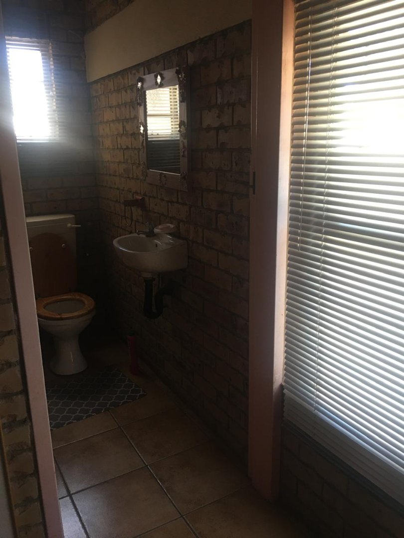 10 Bedroom Property for Sale in Orkney North West